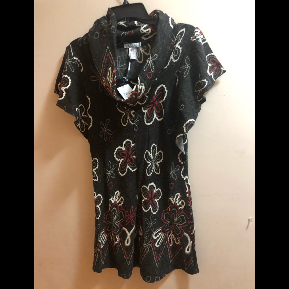 OB2-12 dress NWT size small.